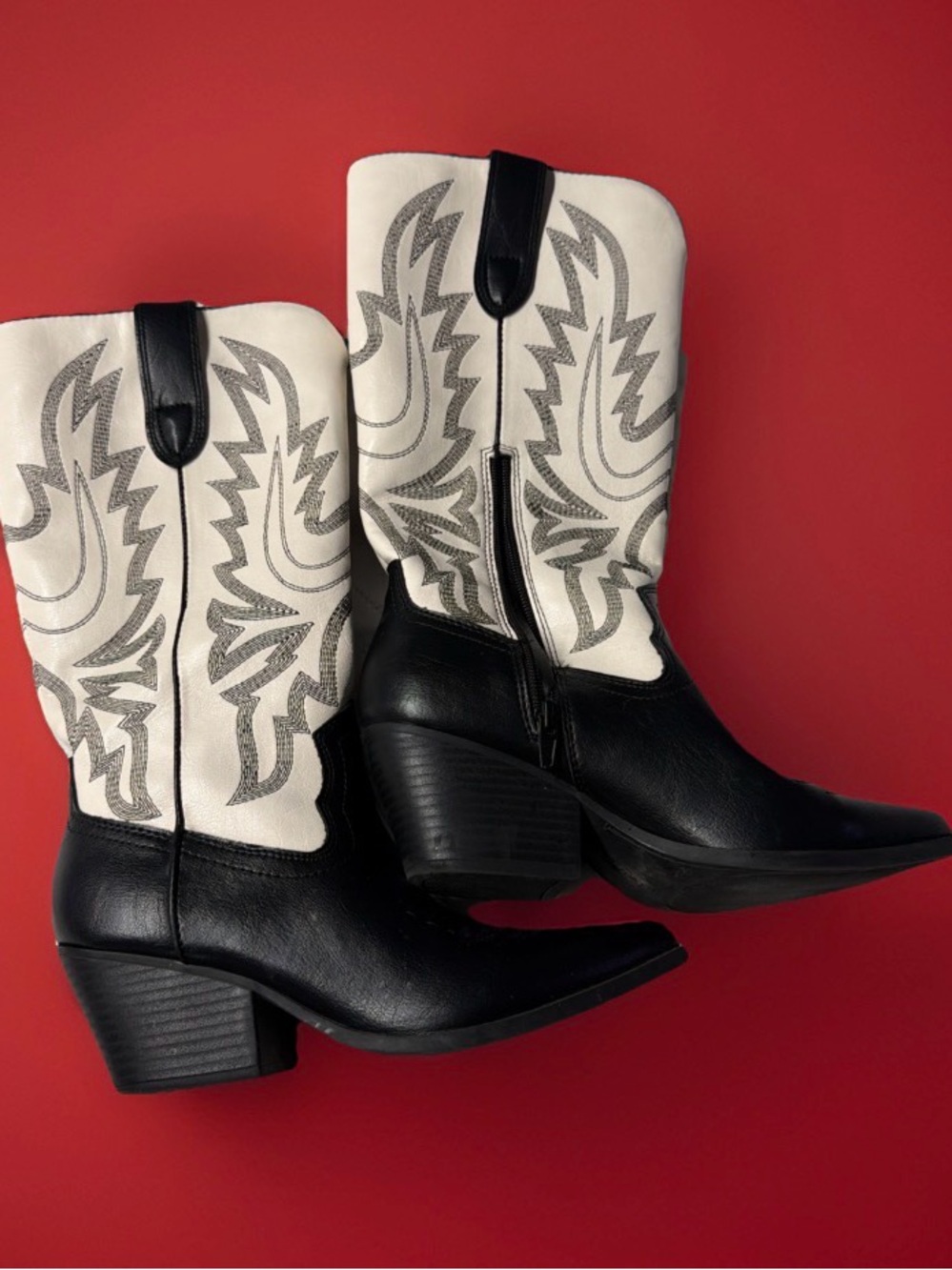Indigo Rd Western Two-Tone Leather Cowboy Boots - Black & cream 5.5 M us size